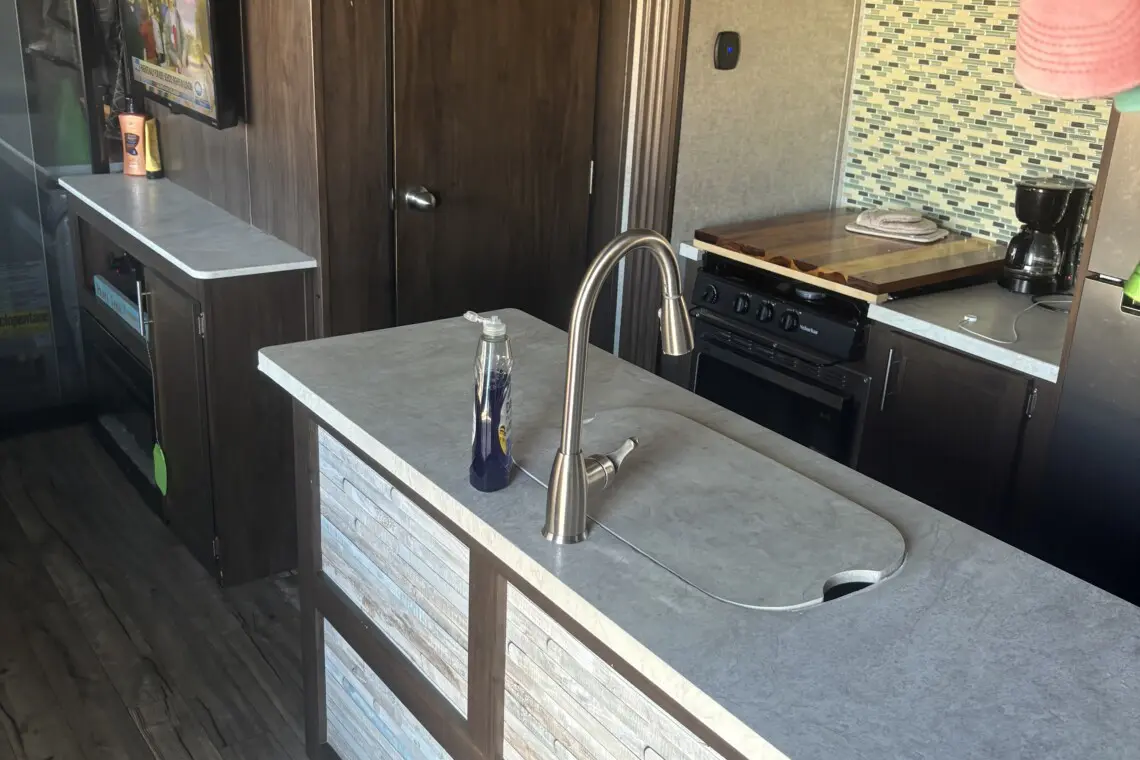 1859a78b 06f6 40a0 8e4a 3b7069c7e4af