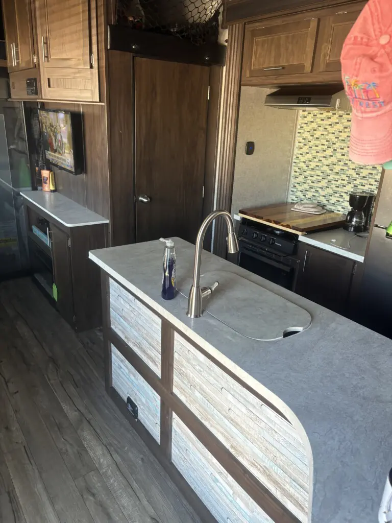 1859a78b 06f6 40a0 8e4a 3b7069c7e4af