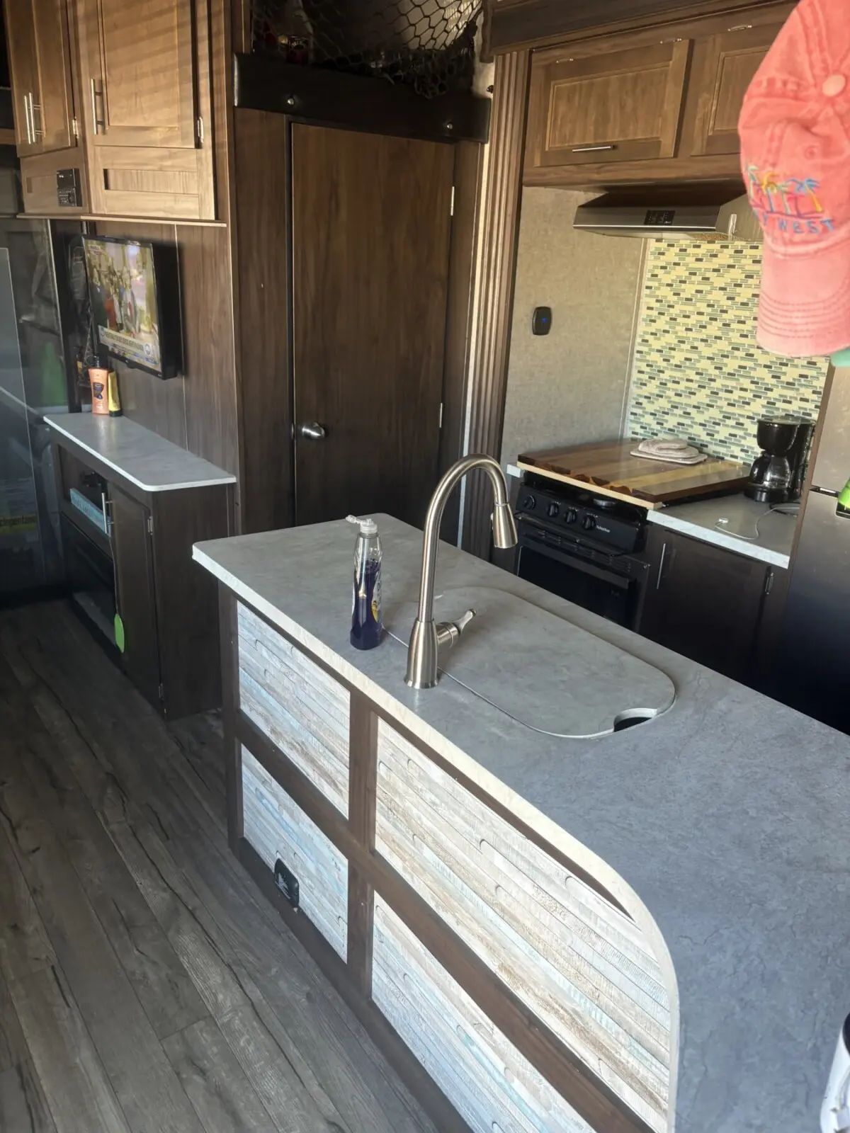 1859a78b 06f6 40a0 8e4a 3b7069c7e4af