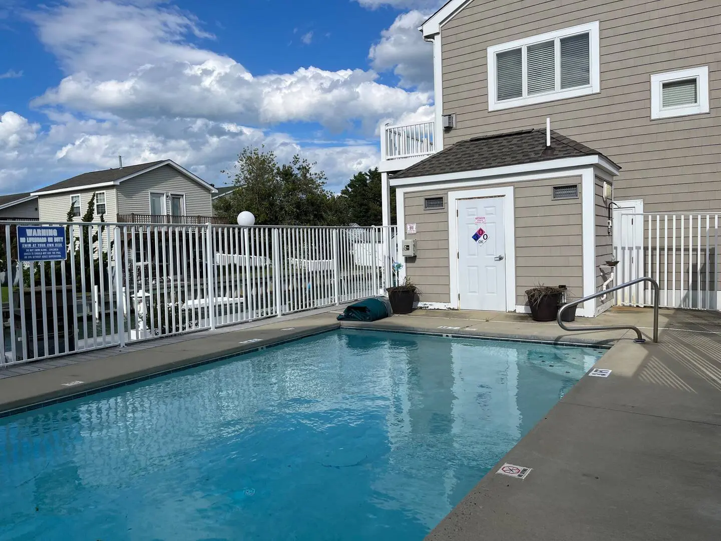 4b6bf6f2 1740 4e9a 913b 115fc10a8d17